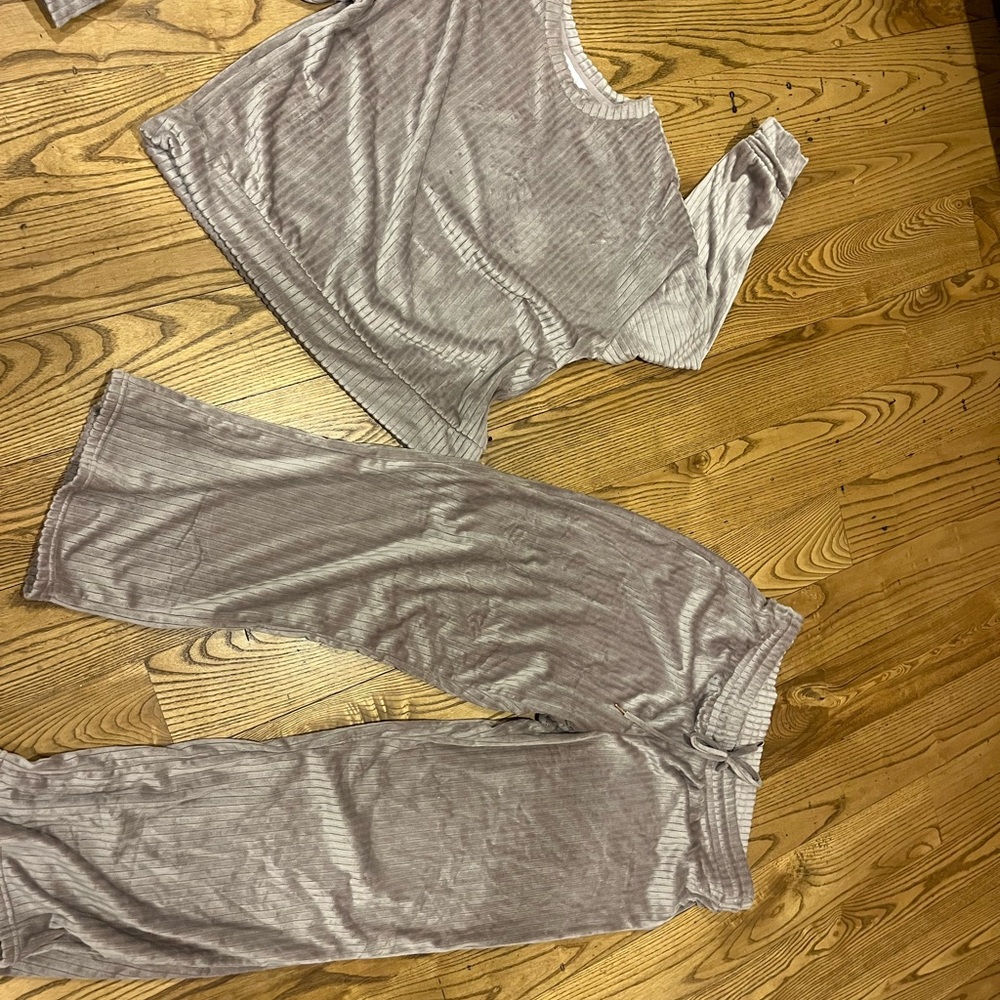 Danskin Taupe Lounge Set